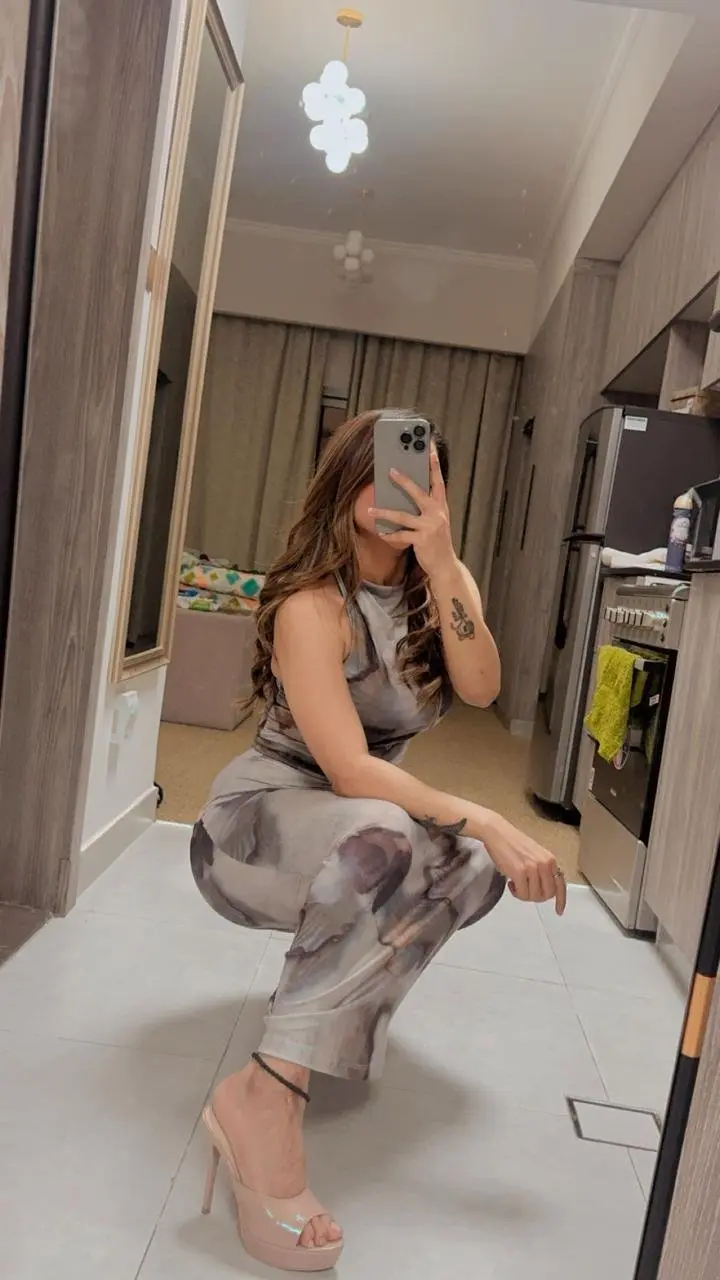 Aanya Indian escort profile in a luxury Dubai lounge