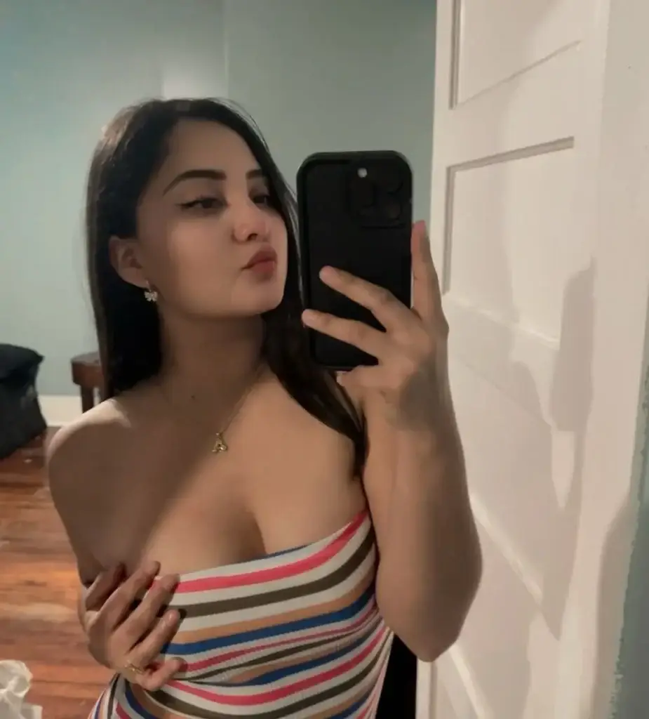 Aysha Pakistani escort profile in Downtown Dubai Dubai