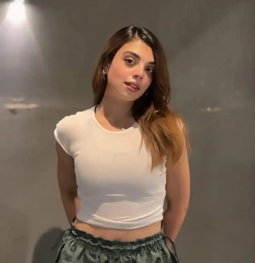 Komal Pakistani escort profile in Barsha Heights Dubai