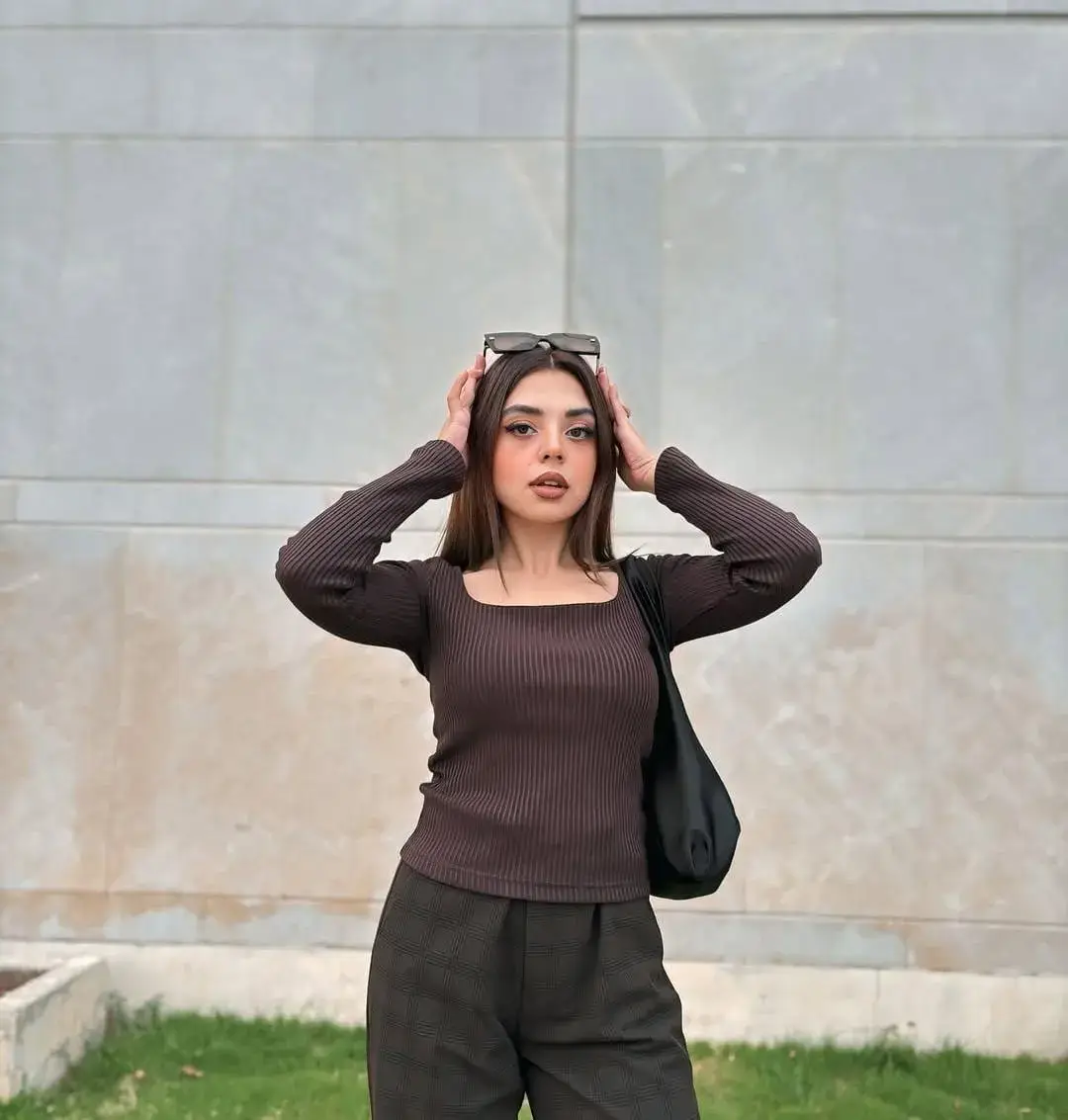 Komal Pakistani escort profile in a modern mirror salon