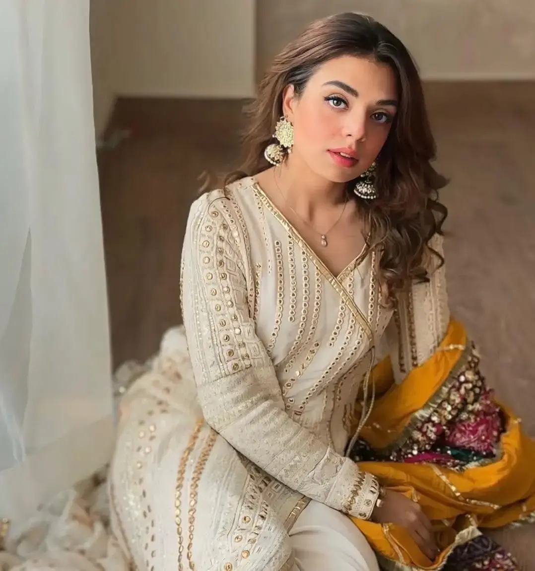 Komal Pakistani escort profile on a modern Barsha Heights skybridge