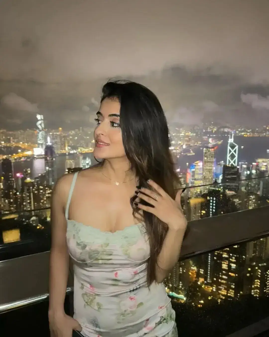 Sheeza Pakistani escort profile in a stylish Al Barsha cafe