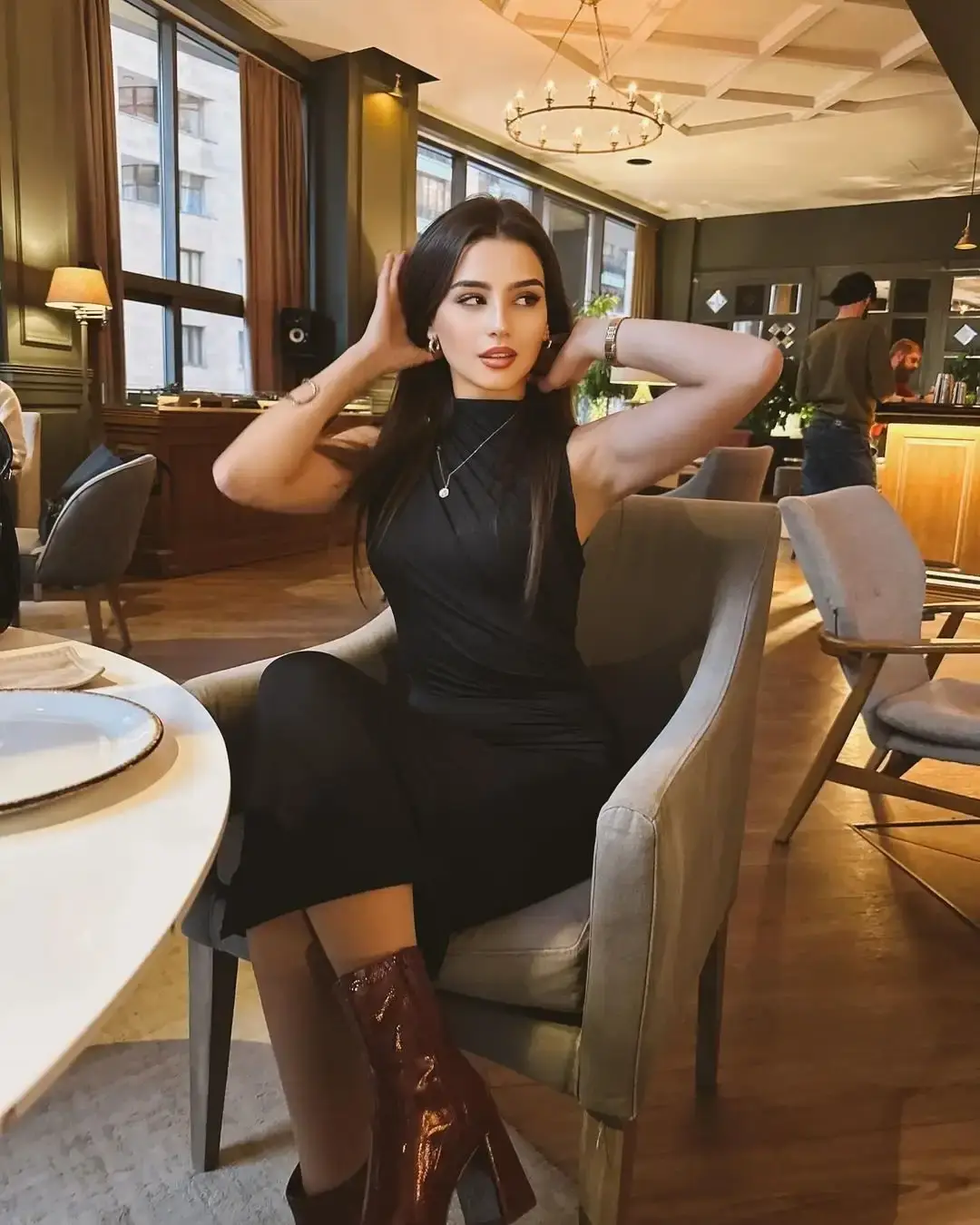 Suman Indian escort profile near a City Walk boutique lane